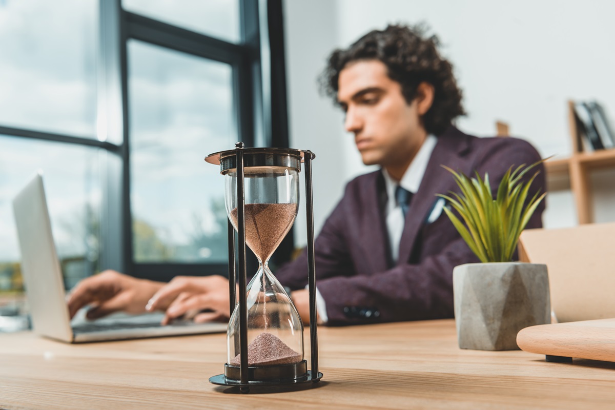 avoid time traps in sales management